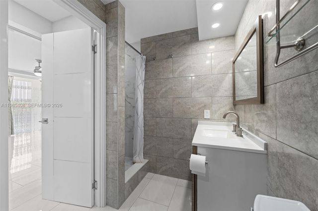 701 Three Islands Blvd 411, Hallandale Beach, FL 33009