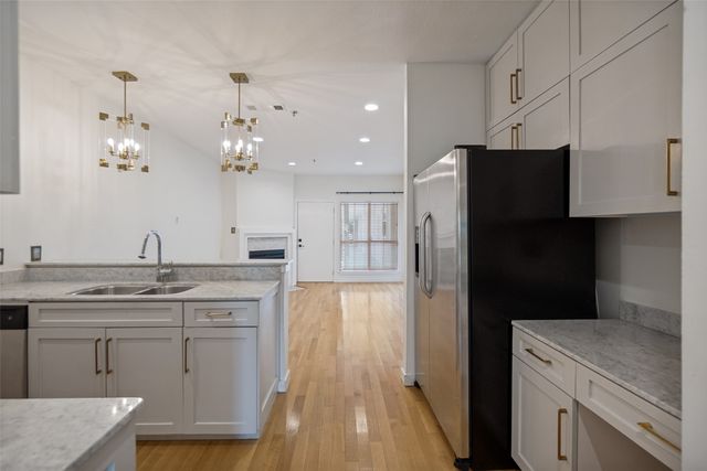4111 Cole Avenue 32, Dallas, TX 75204