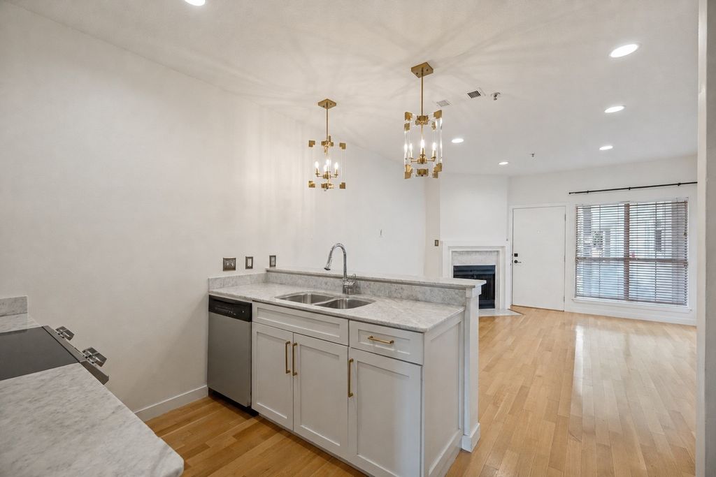 4111 Cole Avenue 32, Dallas, TX 75204