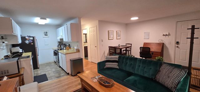 204 Mechanic St Apt 22, Lebanon, NH 03766