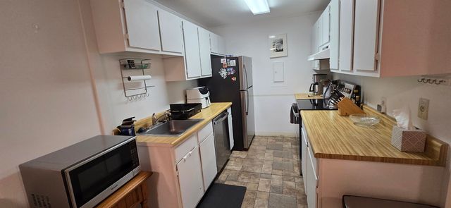 204 Mechanic St Apt 22, Lebanon, NH 03766