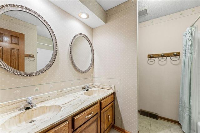 13312 W 61st Terrace, Shawnee, KS 66216