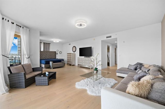 3415 N Ocean Drive 204, Hollywood, FL 33019