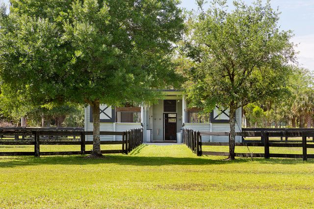 2741 Buck Ridge Trail, Loxahatchee, FL 33470