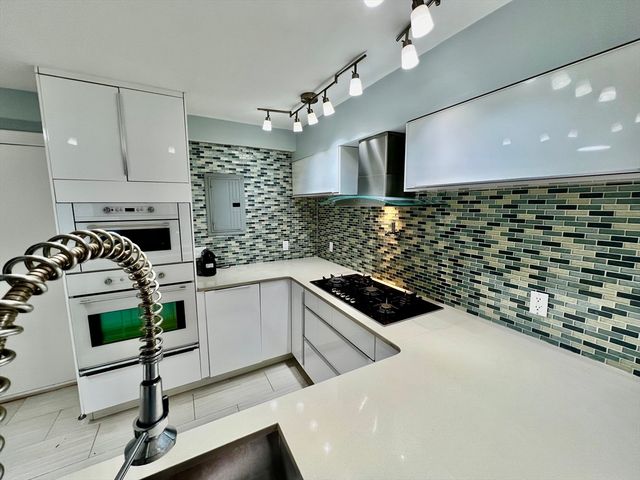 57 Broadlawn Park 16, Boston, MA 02467