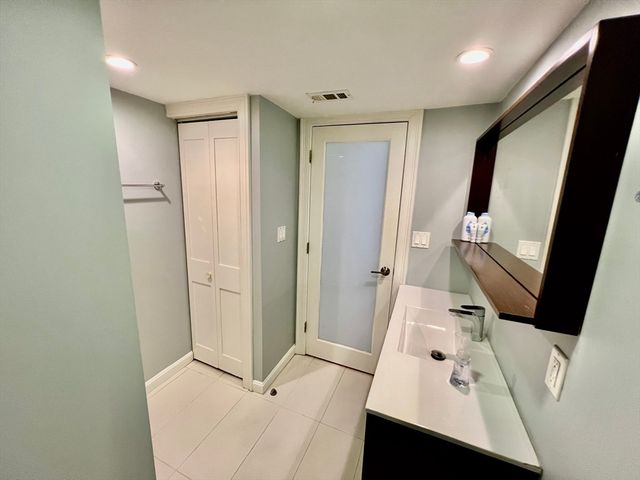 57 Broadlawn Park 16, Boston, MA 02467