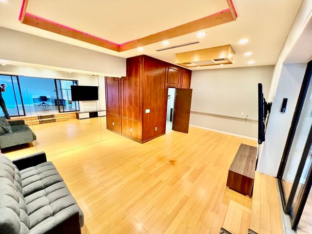 57 Broadlawn Park 16, Boston, MA 02467