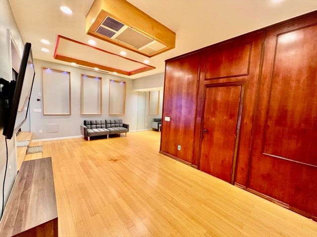 57 Broadlawn Park 16, Boston, MA 02467