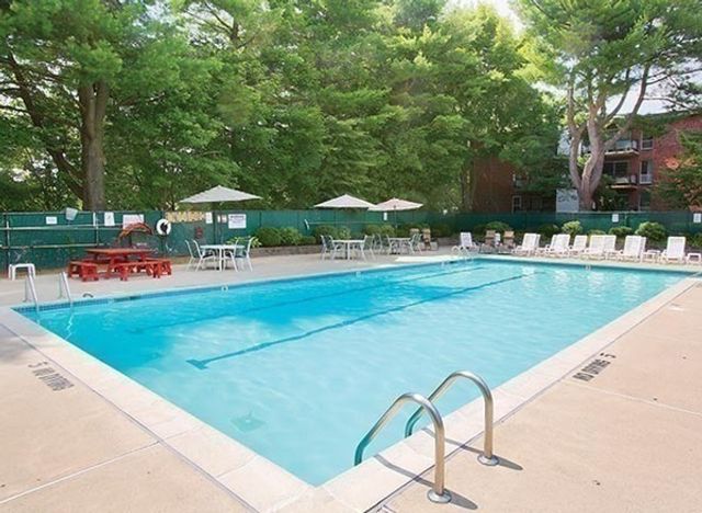 57 Broadlawn Park 16, Boston, MA 02467