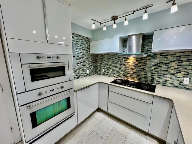 57 Broadlawn Park 16, Boston, MA 02467