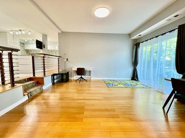 57 Broadlawn Park 16, Boston, MA 02467