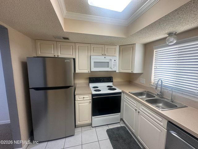 3865 CAMPENERO Court 3, Jacksonville, FL 32217