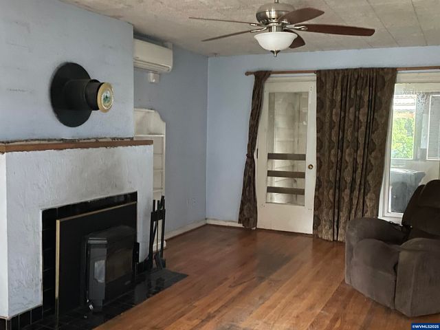 1075 Shipping St NE, Salem, OR 97301