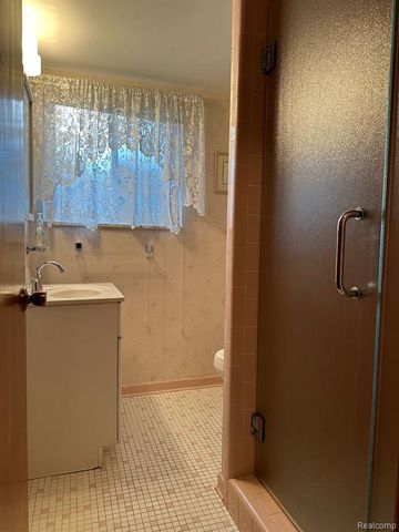 4211 Gunther Drive, Sterling Heights, MI 48310