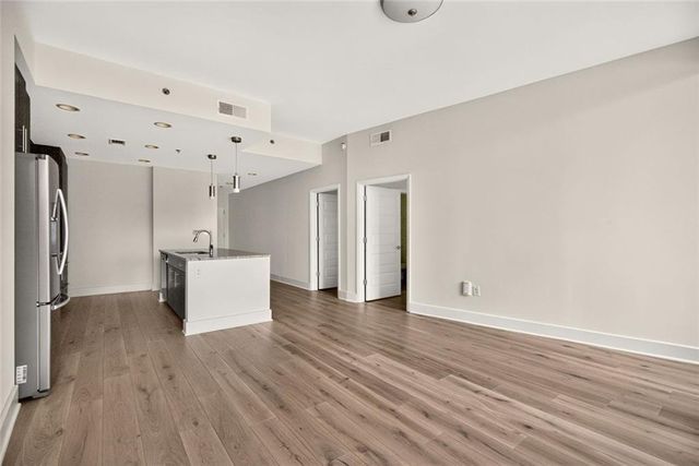 1080 Peachtree Street NE 2004, Atlanta, GA 30309