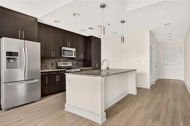 1080 Peachtree Street NE 2004, Atlanta, GA 30309