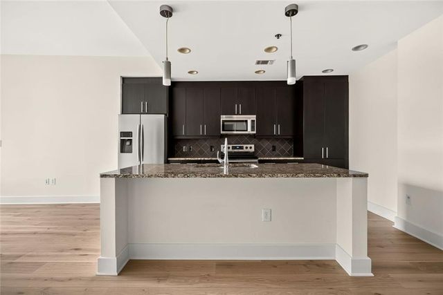 1080 Peachtree Street NE 2004, Atlanta, GA 30309
