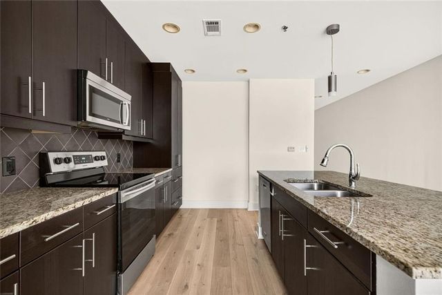 1080 Peachtree Street NE 2004, Atlanta, GA 30309