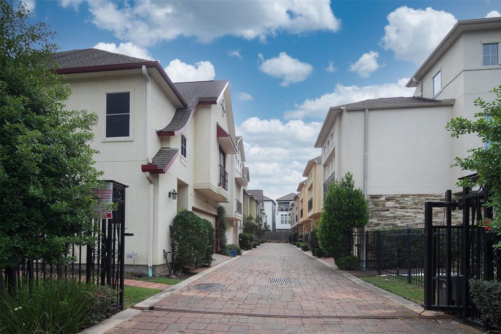 2804 Sherwin Street, Houston, TX 77007