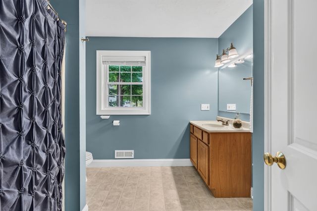100 Mechanic St, Warren, MA 01083