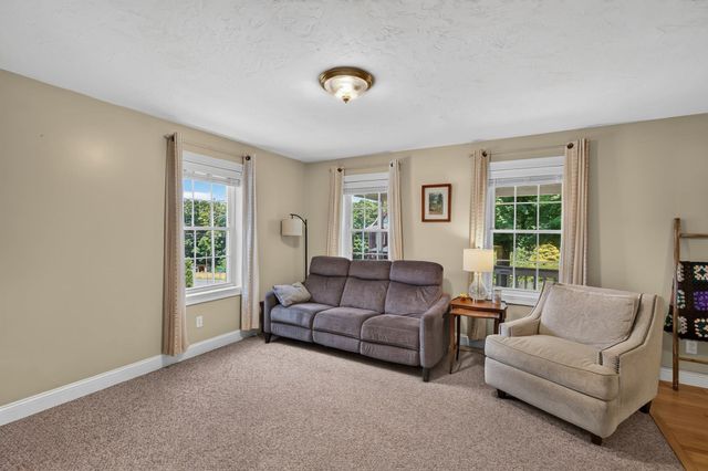 100 Mechanic St, Warren, MA 01083