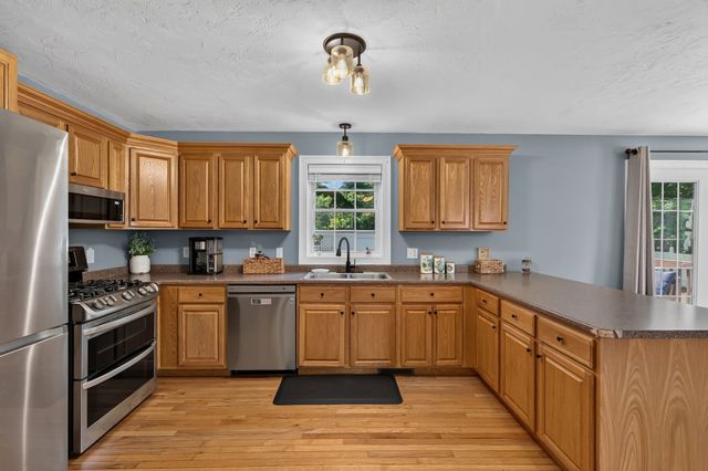 100 Mechanic St, Warren, MA 01083