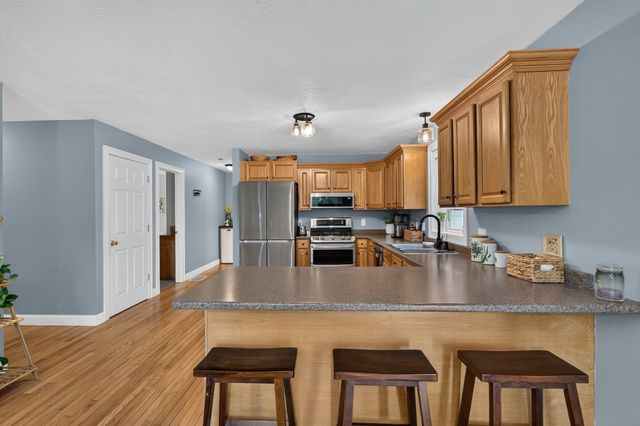 100 Mechanic St, Warren, MA 01083