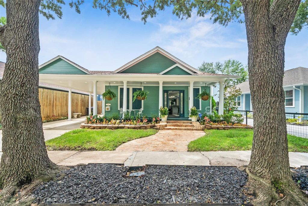 1114 W Cottage Street, Houston, TX 77009