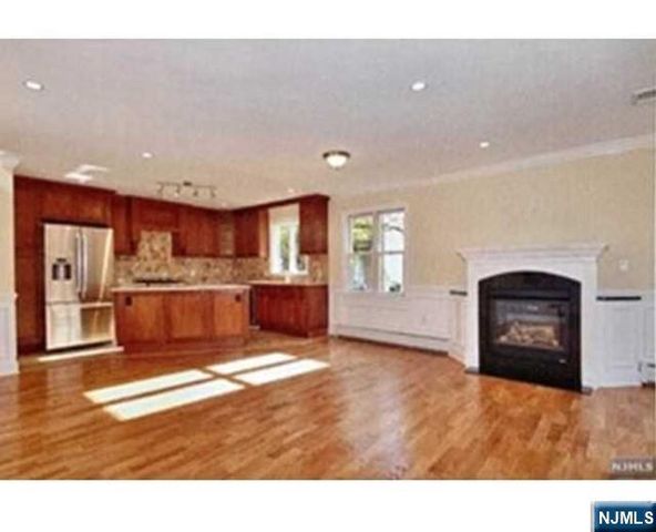 452 Grand Avenue B, Palisades Park, NJ 07650