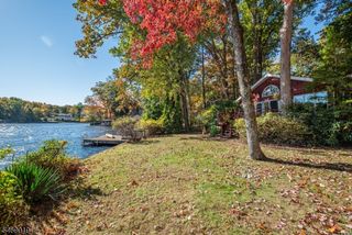 389 Cupsaw Dr, Ringwood Boro, NJ 07456