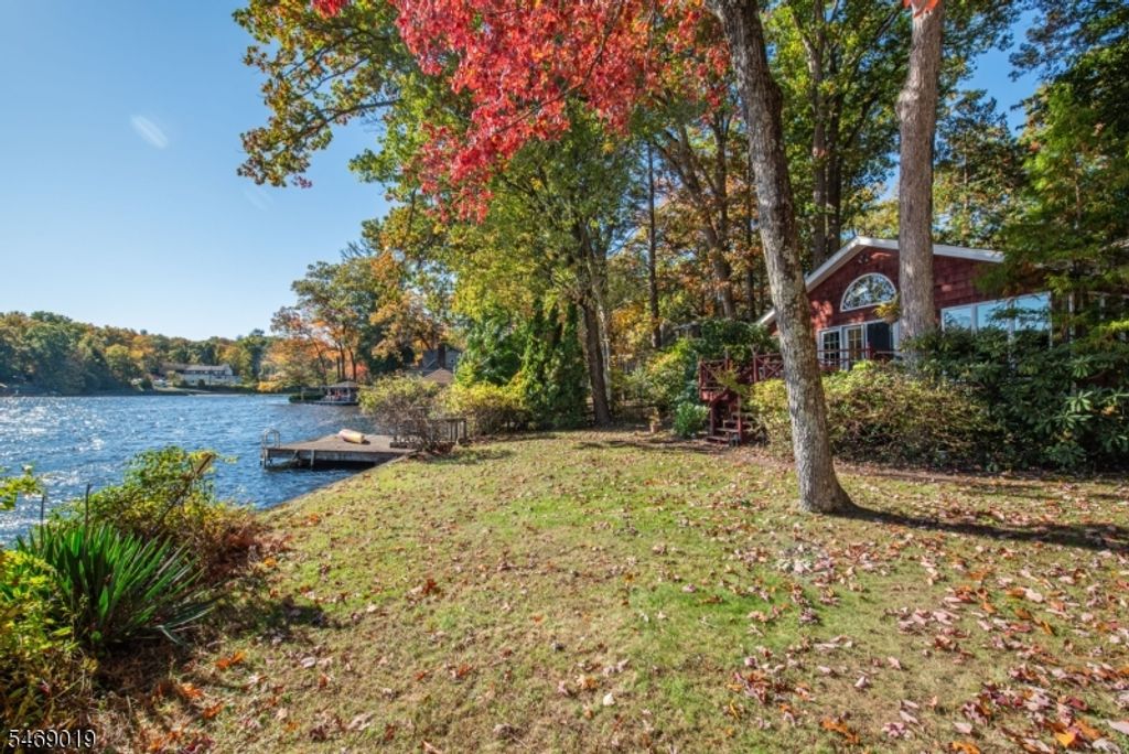 389 Cupsaw Dr, Ringwood Boro, NJ 07456 — exterior