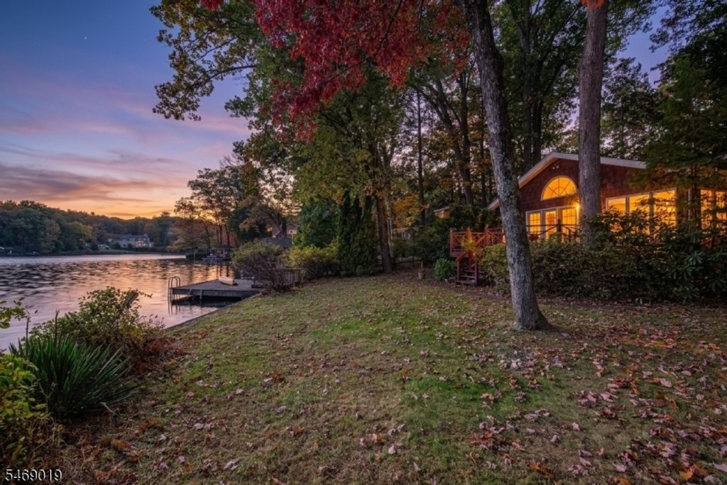 389 Cupsaw Dr, Ringwood Boro, NJ 07456 — photo 2