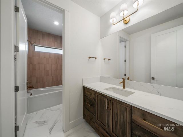 7162 E Osprey Estates Dr, Nampa, ID 83686