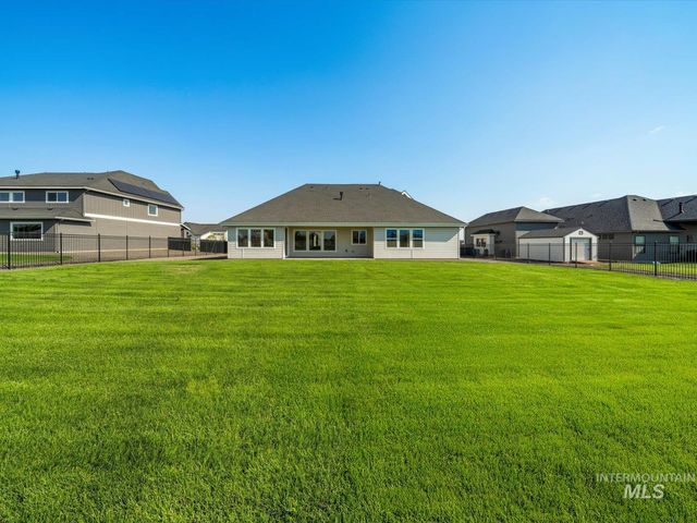 7162 E Osprey Estates Dr, Nampa, ID 83686