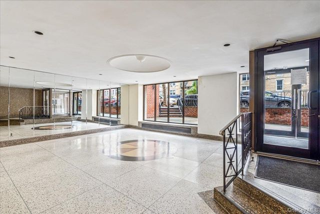 14215 Franklin Avenue 3A, Flushing, NY 11355