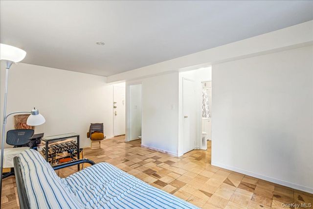 14215 Franklin Avenue 3A, Flushing, NY 11355