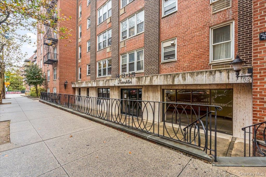14215 Franklin Avenue 3A, Flushing, NY 11355