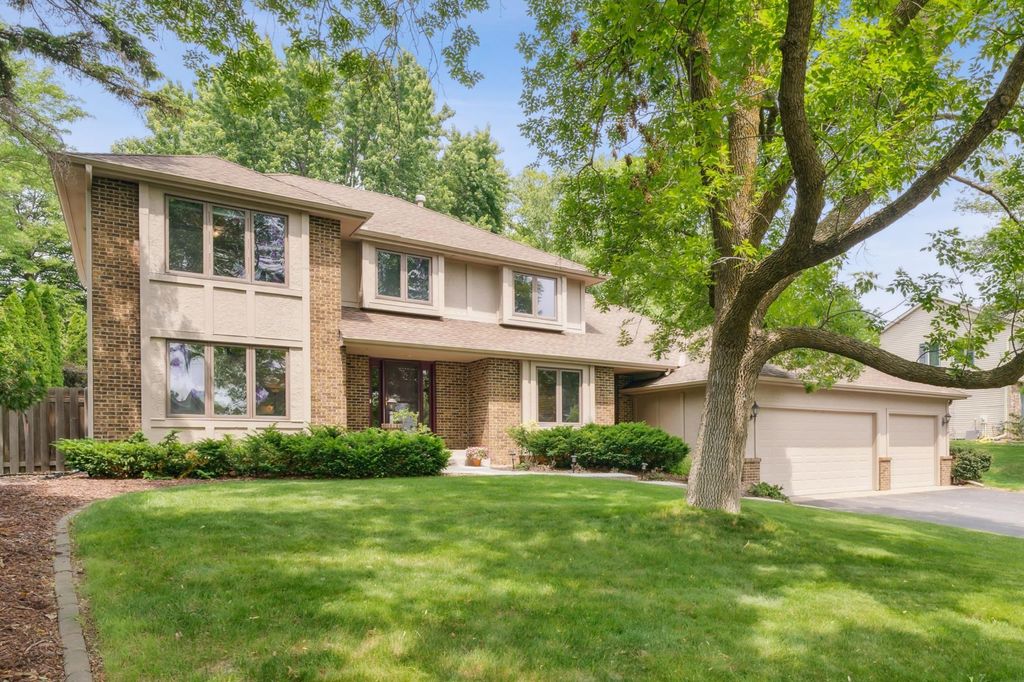 13116 Highpoint Curve, Burnsville, MN 55337