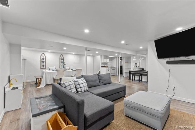 31418 Reid Drive, Warren, MI 48092