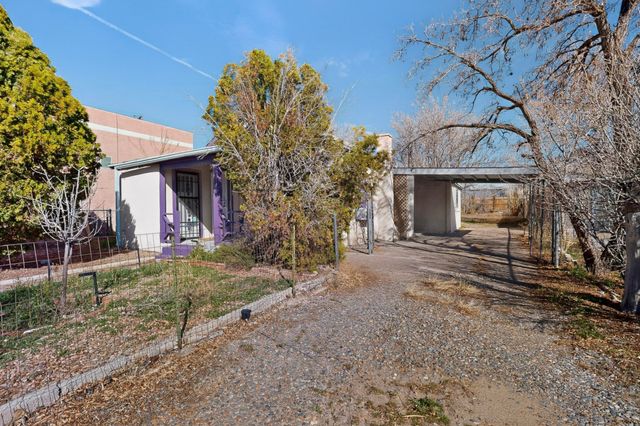 1204 Edith Boulevard SE, Albuquerque, NM 87102