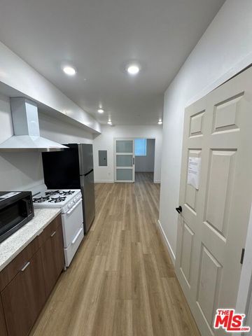 1039 E 28th Street 207, Los Angeles, CA 90011