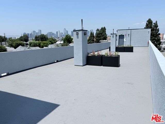 1039 E 28th Street 207, Los Angeles, CA 90011