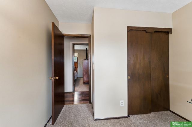 9814 Browne Street, Omaha, NE 68134
