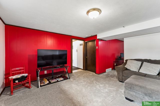 9814 Browne Street, Omaha, NE 68134