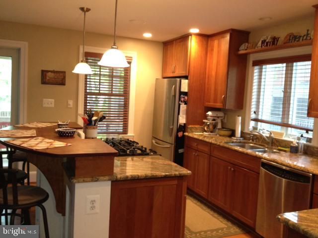 232 N NELSON ST N, Arlington, VA 22201