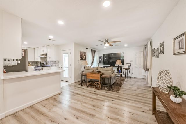 5002 Beechnut Street, Houston, TX 77096