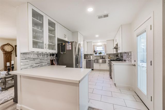 5002 Beechnut Street, Houston, TX 77096