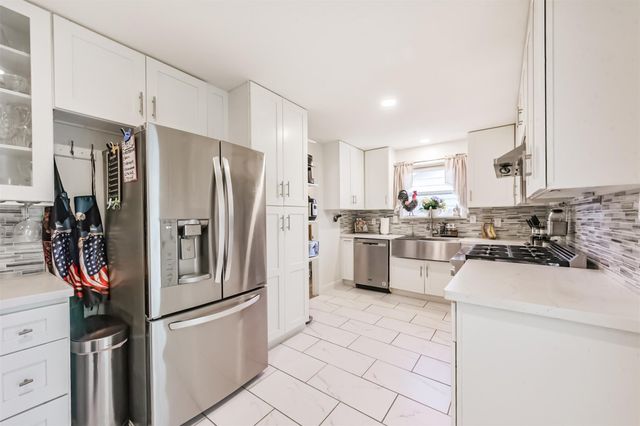 5002 Beechnut Street, Houston, TX 77096