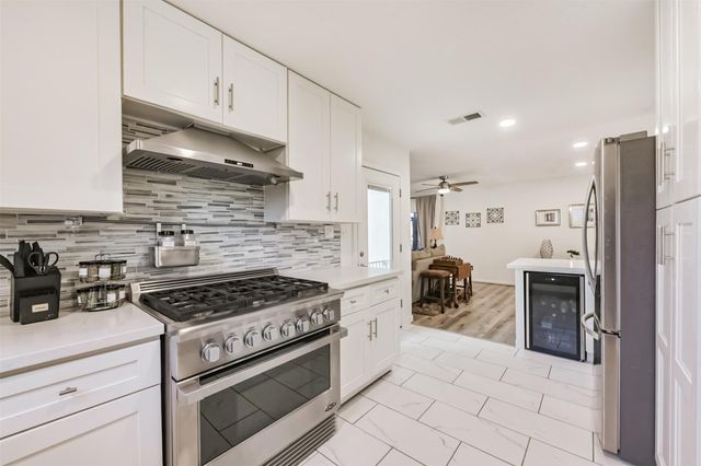 5002 Beechnut Street, Houston, TX 77096