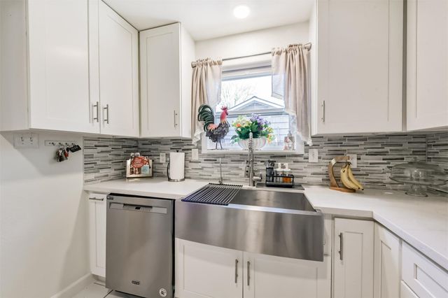 5002 Beechnut Street, Houston, TX 77096